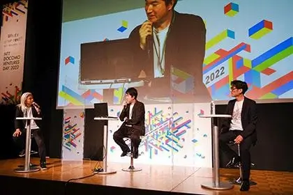 メタバースセッションの様子。左から小泉氏、本城氏、岩村氏