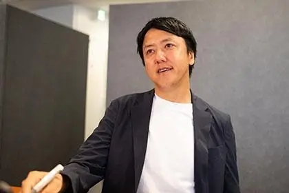 代表取締役社長の安元淳氏。2012年〜2018年までNTTドコモ・ベンチャーズに在籍し、21社への投資を実行、うち15社がその後Exit（上場またはM&A）している。2018年にNTTドコモ スマートライフ推進部（現・エンターテイメントプラットフォーム部）に異動。2023年6月より現職
