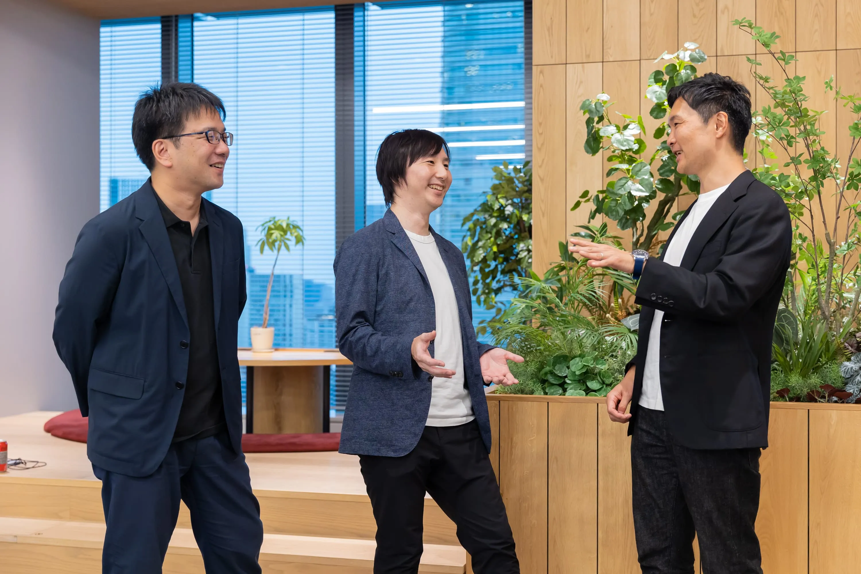 （左から）アジラ 尾上さん、NTT東日本 内藤、NDV 小竹